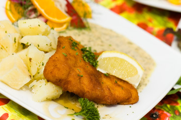 Paniertes Kabeljau - Filet,Salzkartoffeln