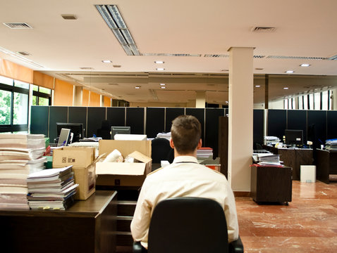 Trabajador sentado en su Silla