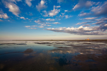 Wattenmeer und Leuchtturm