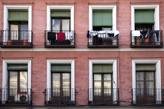 Ventanas de Lavapi&eacute;s