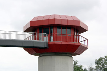 H&auml;uschen an einer Br&uuml;cke