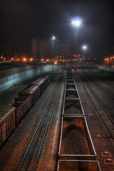 Fototapeta na wymiar Handel w nocy pociągi
