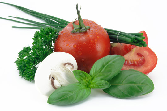 tomate mit kr&auml;uter und champignons