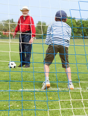 Großvater, Enkel, Fußball