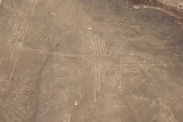 Wandcirkels aluminium Hummingbird figure, Nazca lines in Peruvian desert © Tomaz Kunst