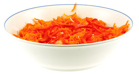 bol de carottes rapées, fond blanc