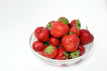 Erdbeeren in Schale