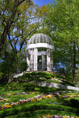 Obraz premium Ротонда в городском парке.