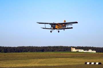Fototapeta na wymiar sportowego samolotu do startu