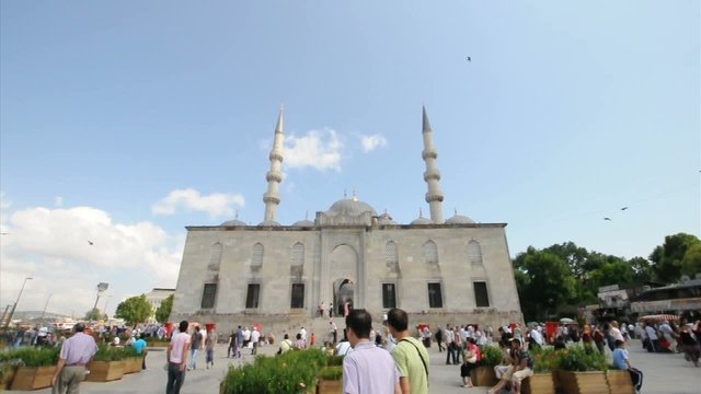 Emin&ouml;n&uuml; Square and Yeni Cami - Yeni Mosque