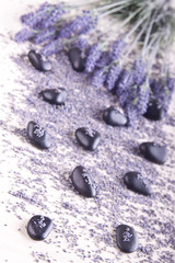 Lavendel mit Massage Steinen