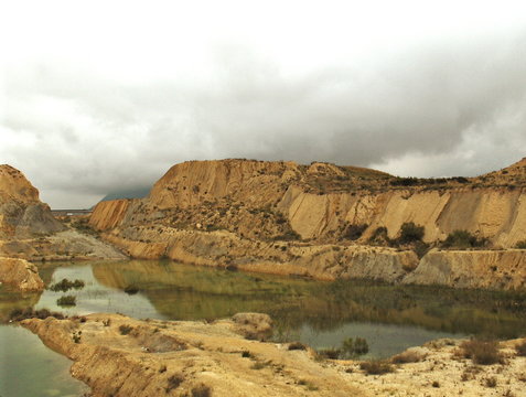 cantera con lago Alicante