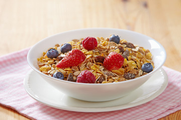 muesli with fresh berries