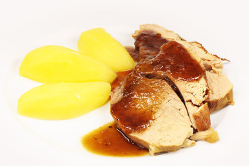 Braten mit Kartoffeln