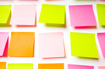 Fototapeta premium Notatki przypomnienia na białym tle na białym tle