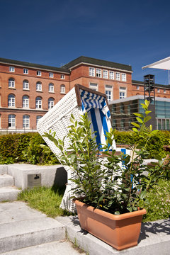 Standkorb vor dem Landtag
