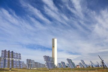 Renewable Green Energy Solar Tower Surrounded by Mirror Panels