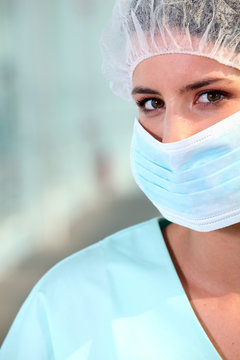 Infirmière avec masque médical