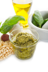 ingredients for pesto - ingredienti per pesto