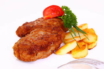 hackfleisch-frikadellen mit  bratkartoffeln