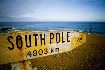 South Pole sign pointing south from the most southerly point on the mainland of New Zealand, Slope...