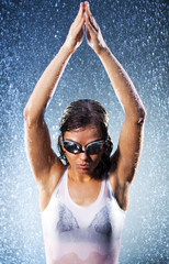 Obraz premium Young woman swimmer