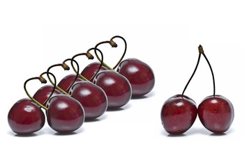 Cerezas en fila.