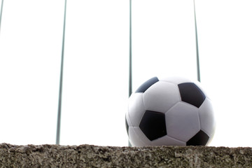 Fussball auf der Mauer