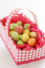Pâques-Oeufs pastels panier