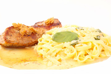 Schweinefilet an Nudeln
