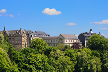 Fototapeta na wymiar Panorama letniego miasta Luksemburg.