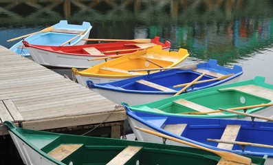 Fototapeta na wymiar barques colorées