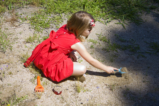 Niña Jugando