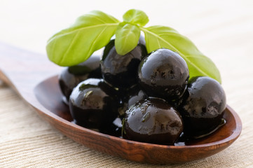 Oliven auf Löffel