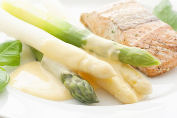 Spargel mit Wildlachs