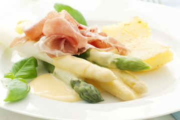 Spargel mit Schinken