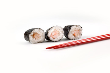 Sushi con bacchette rosse