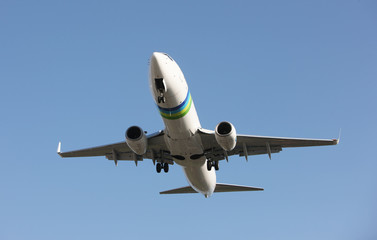 Airliner Makes its Landing Approach