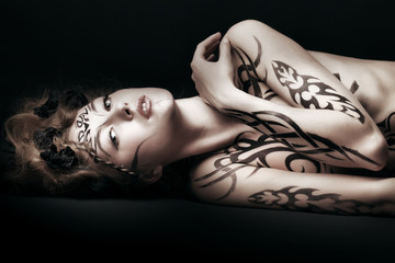lying model