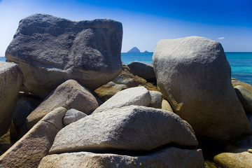 felslandschaft am meer, malaysia