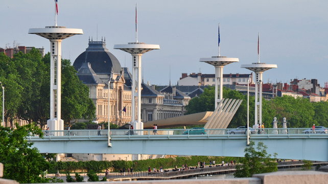 universit&eacute; lumiere, quais du rh&ocirc;ne &agrave; lyon en france
