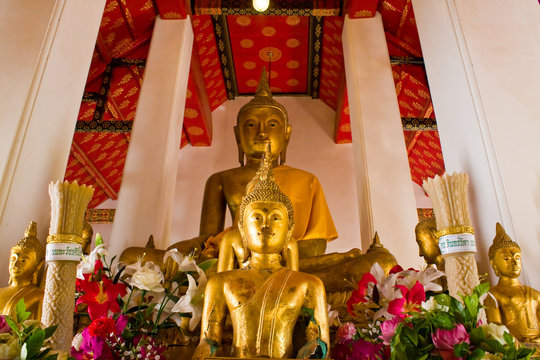 Buddha imge in row from front