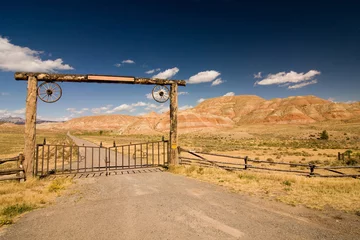 Gordijnen A gate and a fence in desert, wild west © Evgeny Dubinchuk
