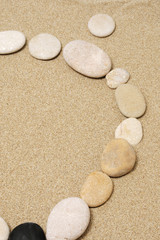 Fototapeta na wymiar kamienie na piasku