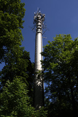 Sendemast im Grünen