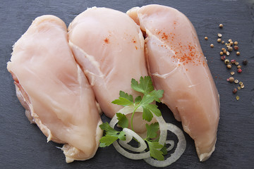 Filets de poulet sur ardoise