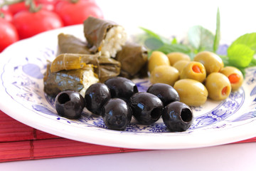 oliven und weinblätter