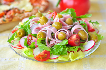 Bunter Salat zur Sommerzeit