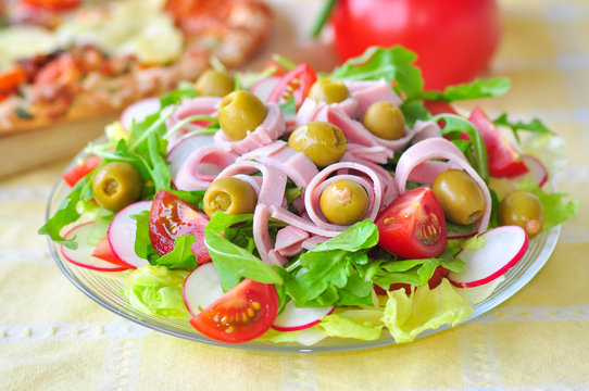 Bunter Salat zur Sommerzeit