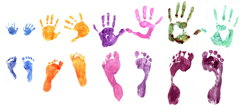 empreintes pieds et mains famille